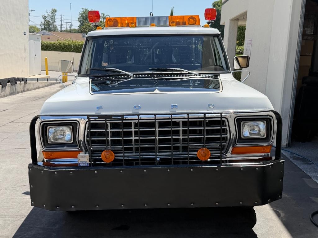 Larry — 1978 Ford F-350 front grille detail